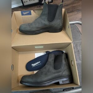 Winter chiseled toe Blundstone au 7, US women's 10 or 11 mens 8, 8.5?
